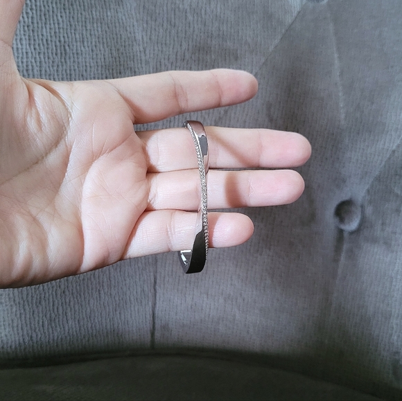 Kate Spade♠️ Silver🤍 "Do the Twist"🔀 Bangle Bracelet - NWT - Picture 13 of 15
